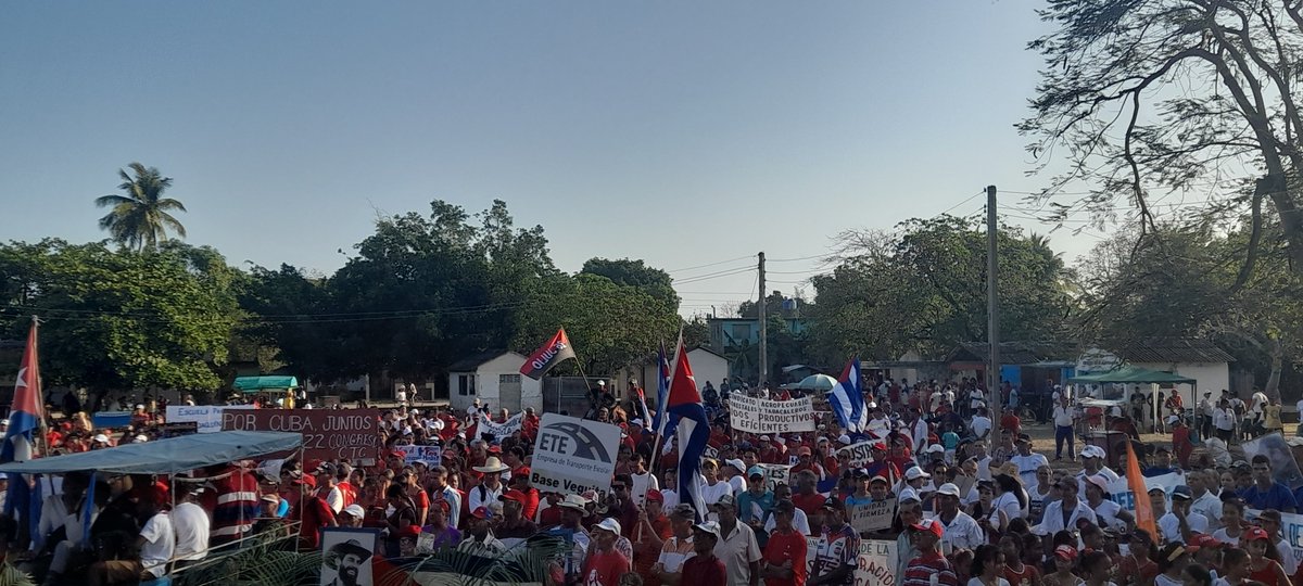 DaylenisBe12288's tweet photo. 1er lugar alcanzado por los trabajadores del SectorDeLaCultura del consejo popular Veguita en en desfile de barrio en saludo al Día Internacional de los trabajadores ¡Felicidades!
#CulturaYara
#GenteQueSuma https://t.co/0Sk0Sni07z