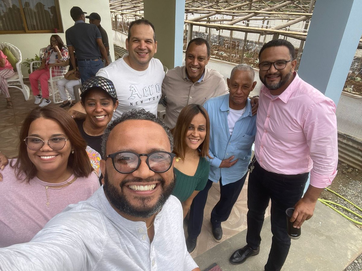 AnthonyQ053's tweet photo. Aquí andamos celebrando @jsurielg #ConstanzaRD https://t.co/zyAWoRPZLn