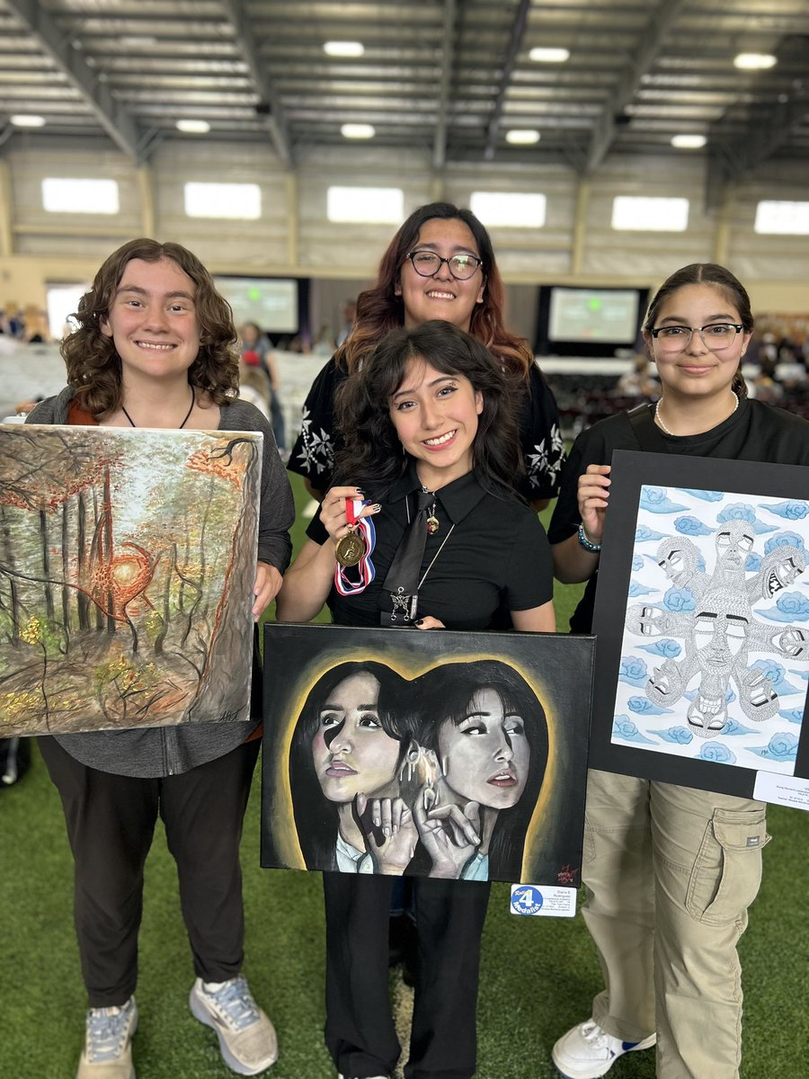 These 4 Artist traveled the State VASE in San Marcos TX. Congrats to Diana for receiving a Rating 4. So proud of all your work. @Ysleta_YWLA @YWLASTUCOEP @MalindaVillalo1