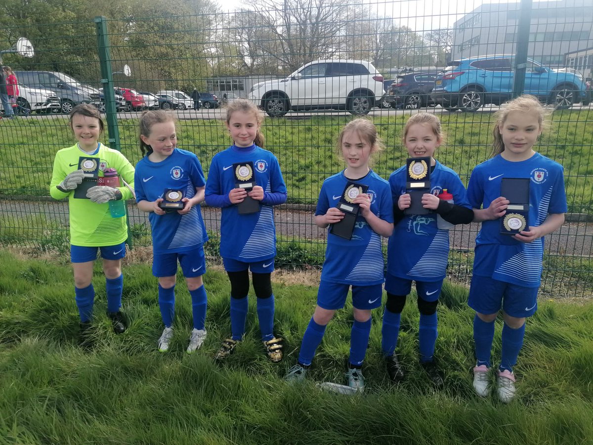 Well done to the #under9 & #under10 girls finishing their seasons in the @CgflStockport today with smiles, medals for their efforts and a season of 🔵⚪️⚽️ to look back on!

Brilliant girls and coaches and thanks to the league for all their hard work! 

#GlossopGirls #Bestwecanbe