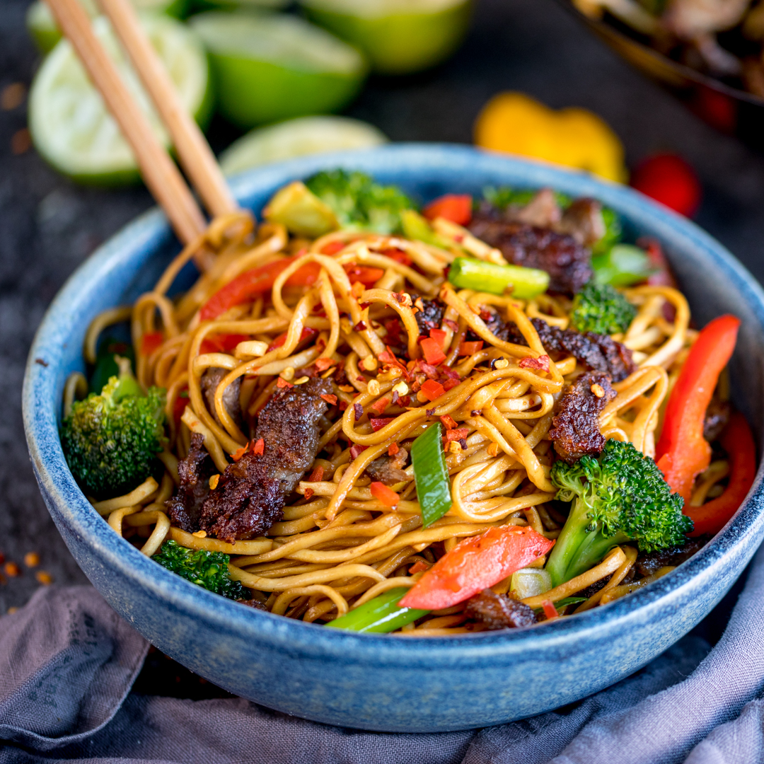 Crispy Chilli Beef Noodles

My Crispy Chilli Beef Noodles can be on the table in 20 minutes, perfect for a Saturday night fakeaway.😋🍜🥢

kitchensanctuary.com/crispy-chilli-…
#foodie #recipe #stirfry #kitchensanctuary