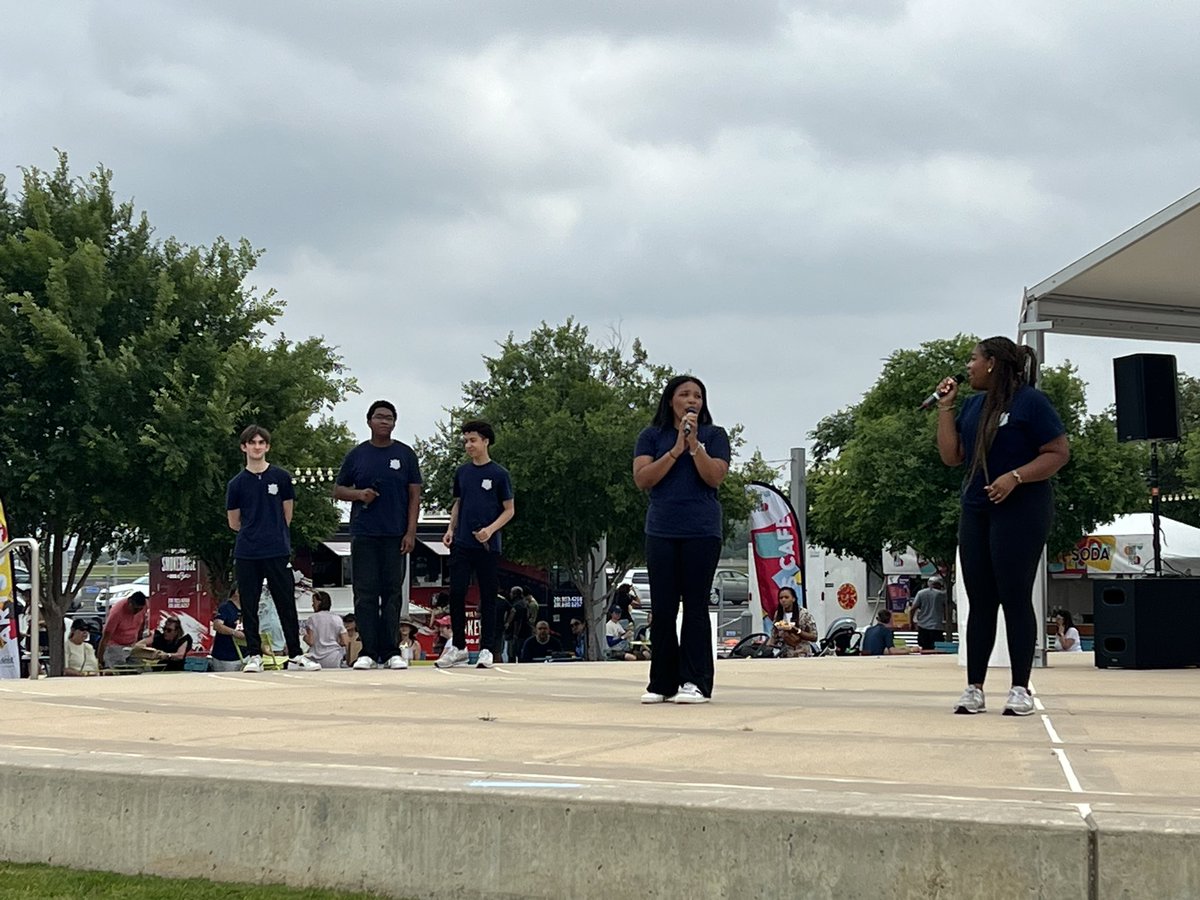 Great job, Ridge Point HS Theatre troupe singing selections from “Mamma Mia” at the Sugar Land ArtsFest. @RPHS_Panthers @RidgePointDrama @FortBendISD