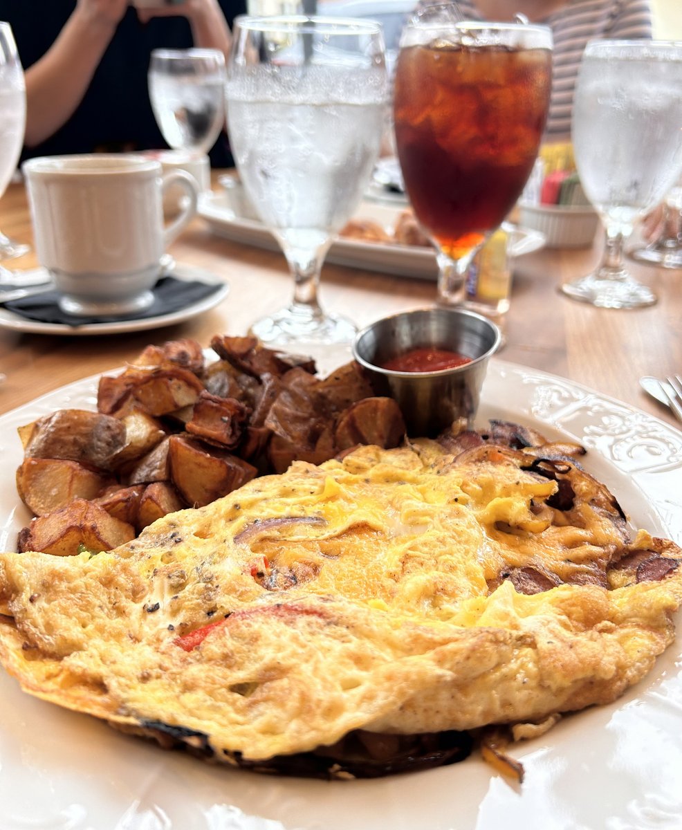 It's brunch o'clock! What's your go-to spot for brunch in Mobile? 🍽️