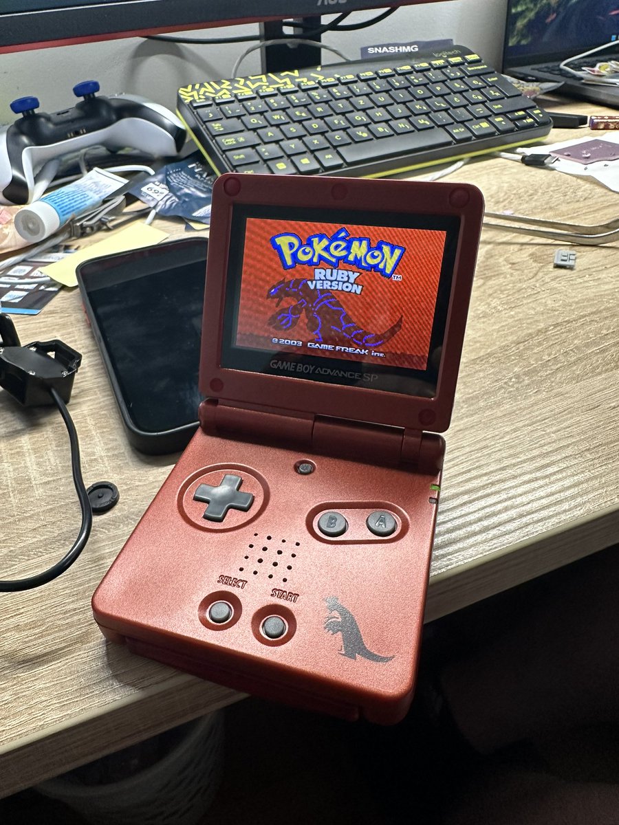 Operations going from pink pearl to Groudon skin for my gameboy Advance Sp✨
Mode done my my Best Friend Riot🙏❤️☺️
Does enyone else collect pokemon stuff?✨👀✨
