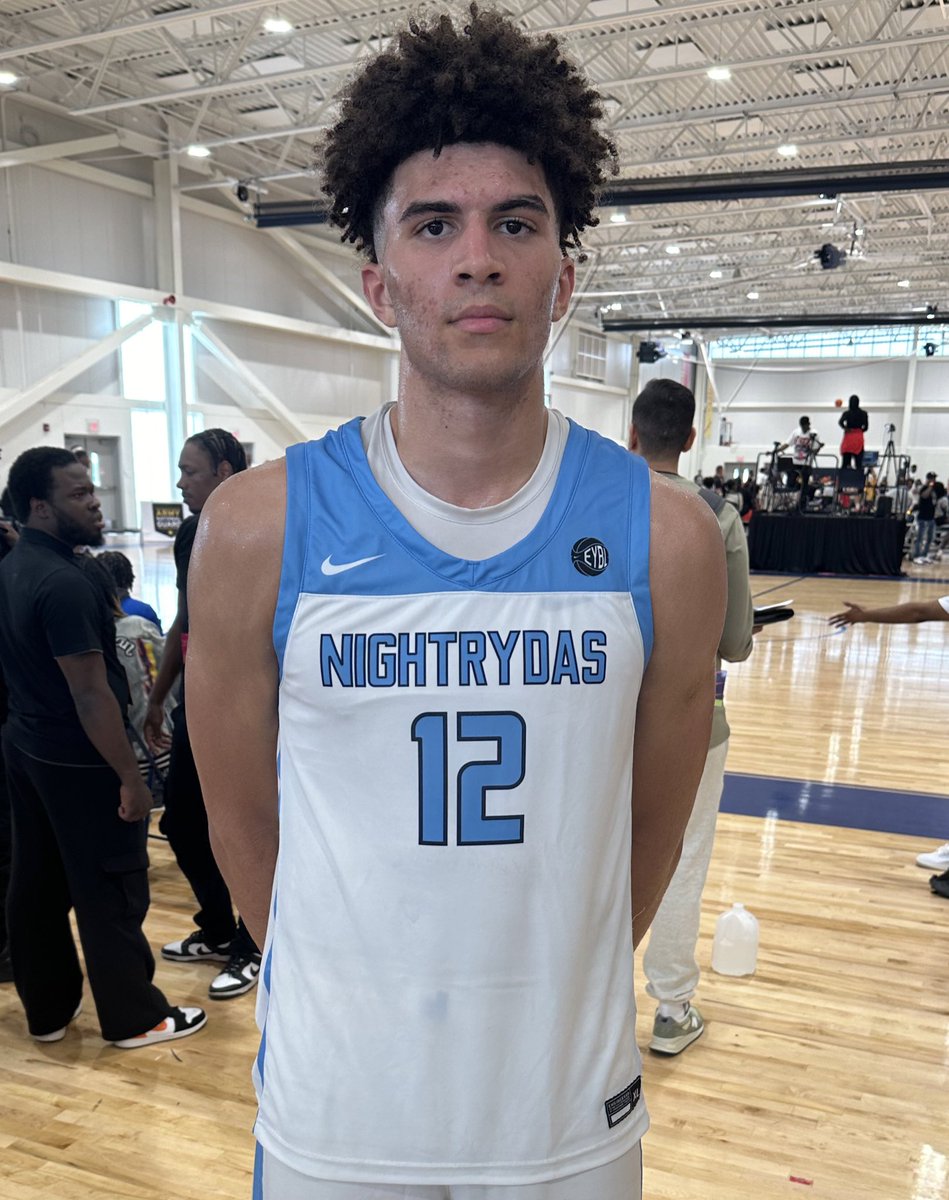 Per usual, it was a highly productive outing for Cam Boozer (@CameronBoozer12) of @nightrydaselite. Comfortable operating both inside and out, has a pretty polished game from both areas. 10-17 from the field and finished with 22 points & 15 boards. @NikeEYB