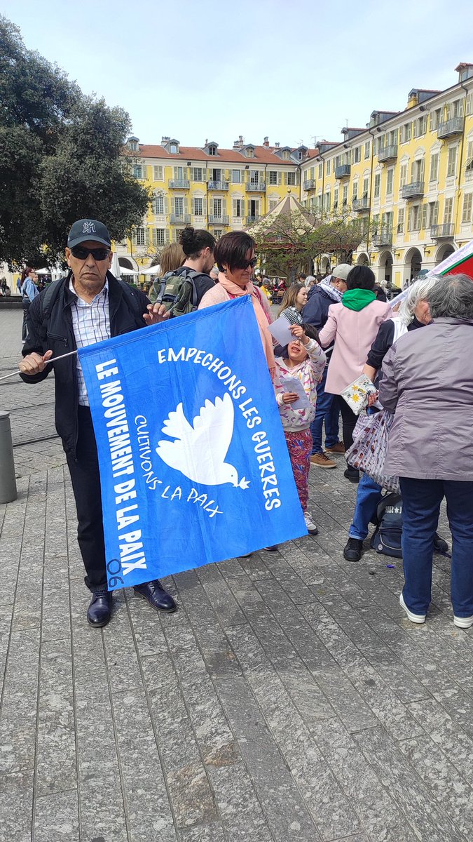 A l'instant, Farid à Nice dans une manifestation pour la paix dans le monde et le cessez-le-feu à Gaza🙏🙏🙏🙏🙏🙏🙏