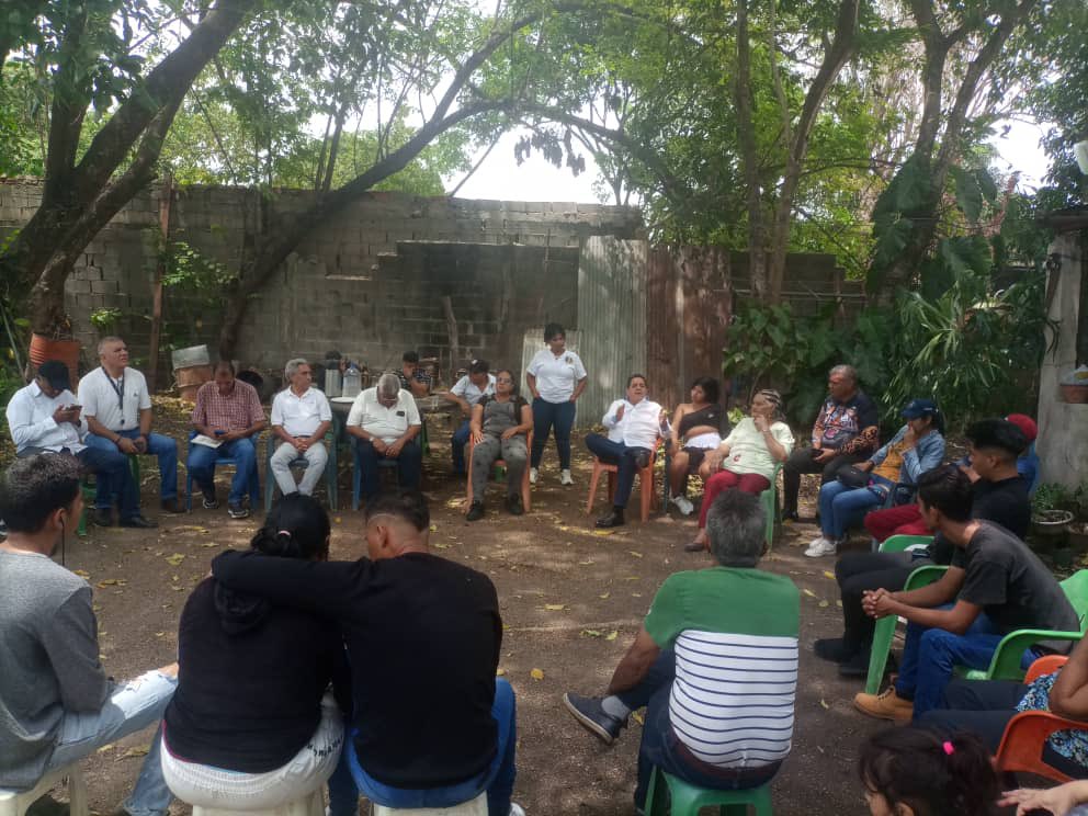 WINSTONSUAREZAD's tweet image. #27Abr Asamblea de Ciudadanos desde la parroquia El Cuji en presencia @edgarzambranoad Primer Vicepresidente nacional de @ADemocratica en Resistencia, @karelisherediah Secretaria de Organización y miembros del CES promoviendo la unidad y defensa del 🗳️🇻🇪