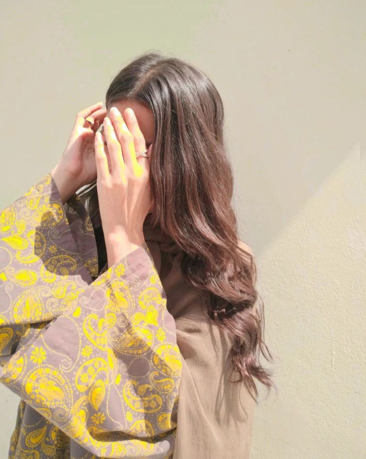 Kon kon jaag raha abhi tak??

Inbox aiy ap sy baat krni h 🙈🙄