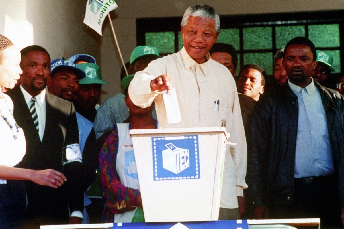 Today we join South Africans 🇿🇦 celebrating 30 years of democracy and it’s triumph over apartheid. A giant moment in history and for the world. A stark reminder that peaceful change for the better is possible building on democracy and human rights. C. Picture Alliance