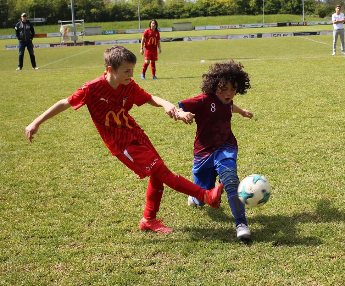 FCCrissier's tweet photo. 𝗖𝗘 𝗠𝗔T𝗜𝗡 𝗗𝗨 𝗖Ô𝗧É 𝗗𝗘 𝗥𝗨𝗔𝗬𝗥E
Les E4 en plein match. #ensemblepartageonslefoot #fccrissier https://t.co/Gjes4wwaAN