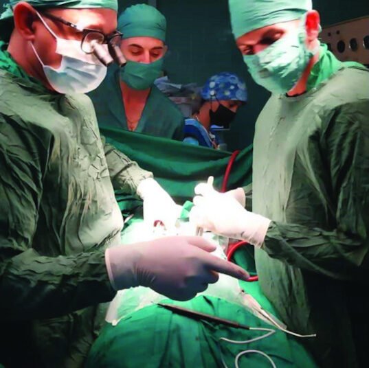 🇨🇺🥼| Por estos días fue noticia en las redes la realización de una técnica quirúrgica en el hospital provincial Abel Santamaría Cuadrado.
#CubaPorLaSalud 
#PorCubaJuntoCreamos