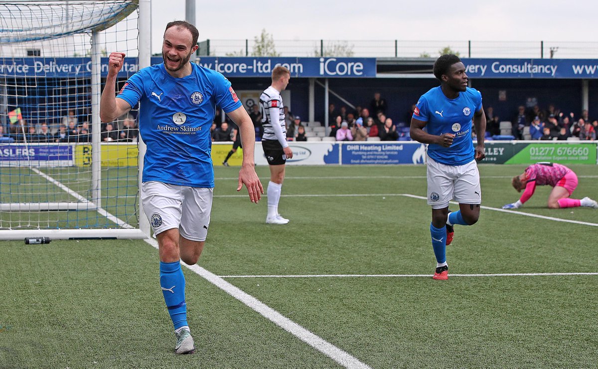 Cheers Brad @Brad989stevo celebrates his 1st goal, scoring his 2nd for @BTFC this afternoon along with Ollie Peters celebration in Ricay's 5-3 victory over @margate_fc in the @IsthmianLeague Premier clash at New Lodge @CJPhillips1982 #LovePhotography