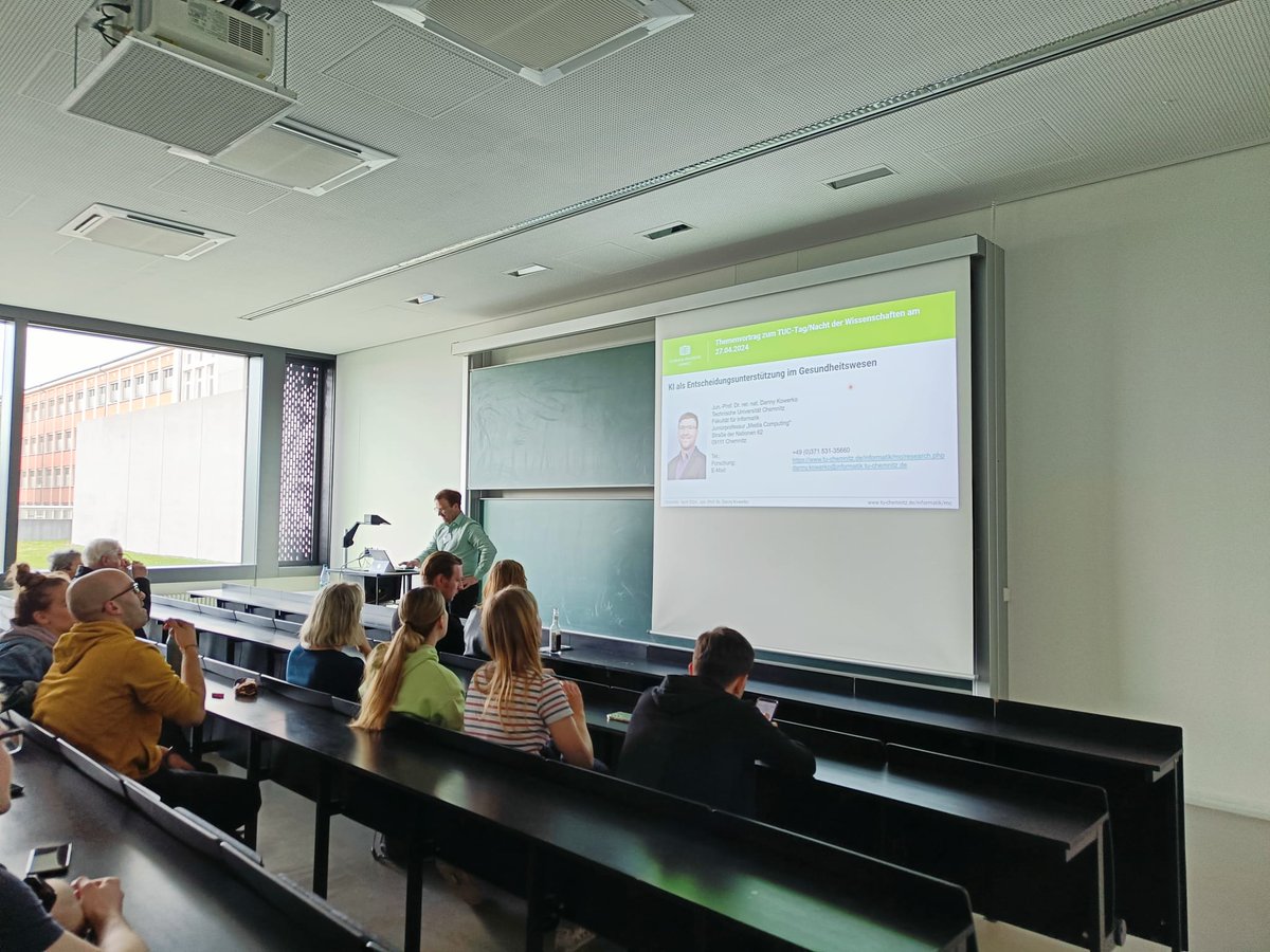 Alle <a href="/MiHUBx/">MiHUBx - Medical Informatics Hub in Saxony</a> haben frei? NEIN! Unser Verbundpartner Jun.Prof.Danny Kowerko <a href="/TUChemnitz/">TU Chemnitz</a> wurde gerade bei der Arbeit erwischt.😅 Aber über KI im Gesundheitswesen lässt sich immer referieren 😃
