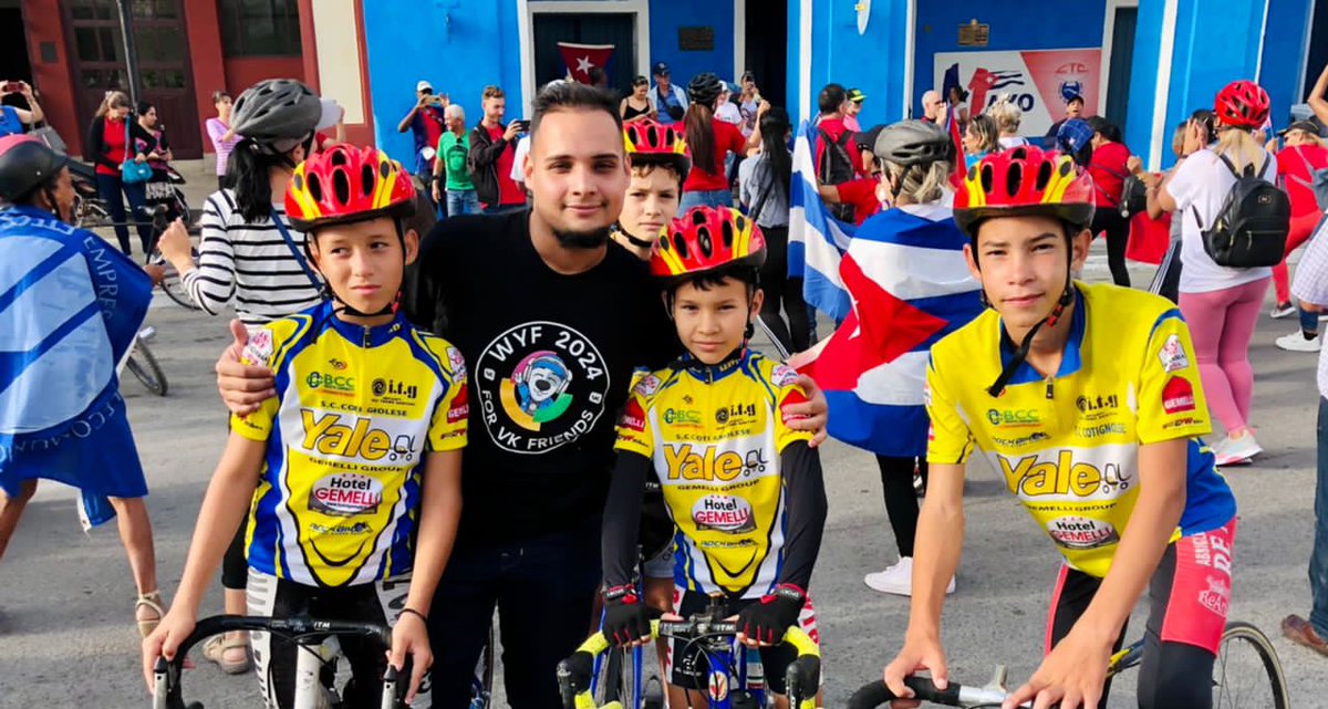 Ya #Cuba respira a #1roDeMayo. En saludo a la fiesta del proletariado 🇨🇺, los jóvenes espirituanos realizaron está mañana una bicicleta da cargada de alegría y compromiso juvenil. 🚴🚲🛵 #JuntosPorCubaCreamos #GenteQueSuma #UJC