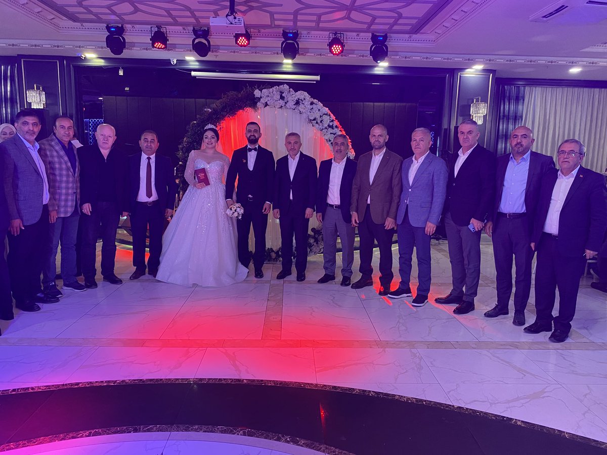 Yeniden Refah Partisi Çekmeköy Belediye Başkan adayı Yücel Evsen’in kıymetli evladı Eyüp kardeşimizin nikah merasimine katılım sağladık. Sıla ve Eyüp çiftimizi tebrik ediyor, iki cihan saadeti diliyorum. @osmannnurika