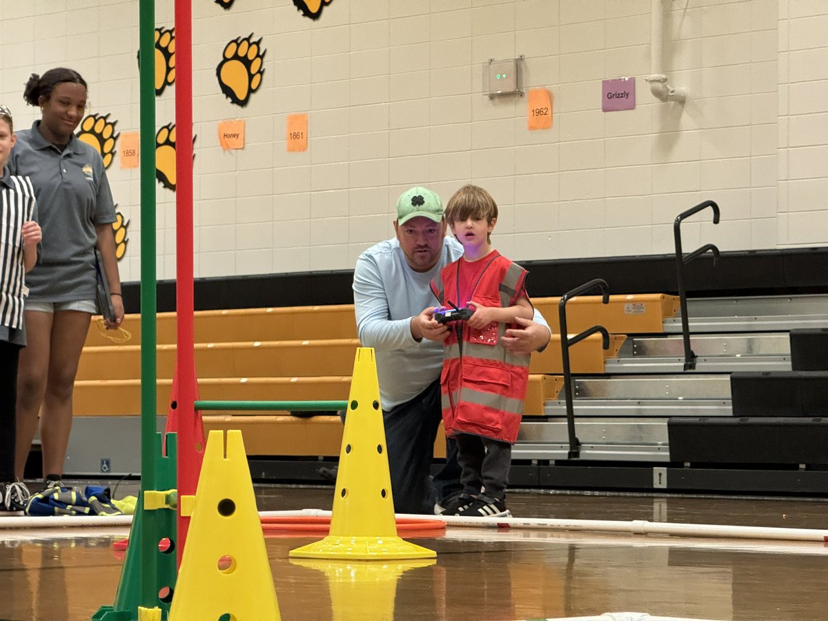 Our @KammererCubs hosted Teachers, Students & Families from #JCPS at our Inaugural #Done Exhibition! Join us next Fall if you missed it today! Thanks to @NortonCougars @WilderWildcats @ExploreEcho @ExploreRamsey @JCTMS_JCPS for piloting with us today! @WLKY @ExploreJCPS @JCPSCoS