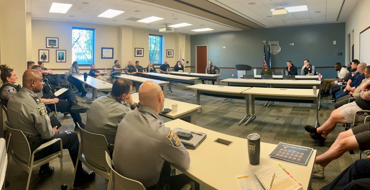 This week, Chief Pedroso and other department commanders had the pleasure of meeting with our dedicated Field Training Officers (FTOs). A heartfelt thank you to our FTOs for their crucial role in guiding newly graduated officers from the academy to readiness for solo patrol.