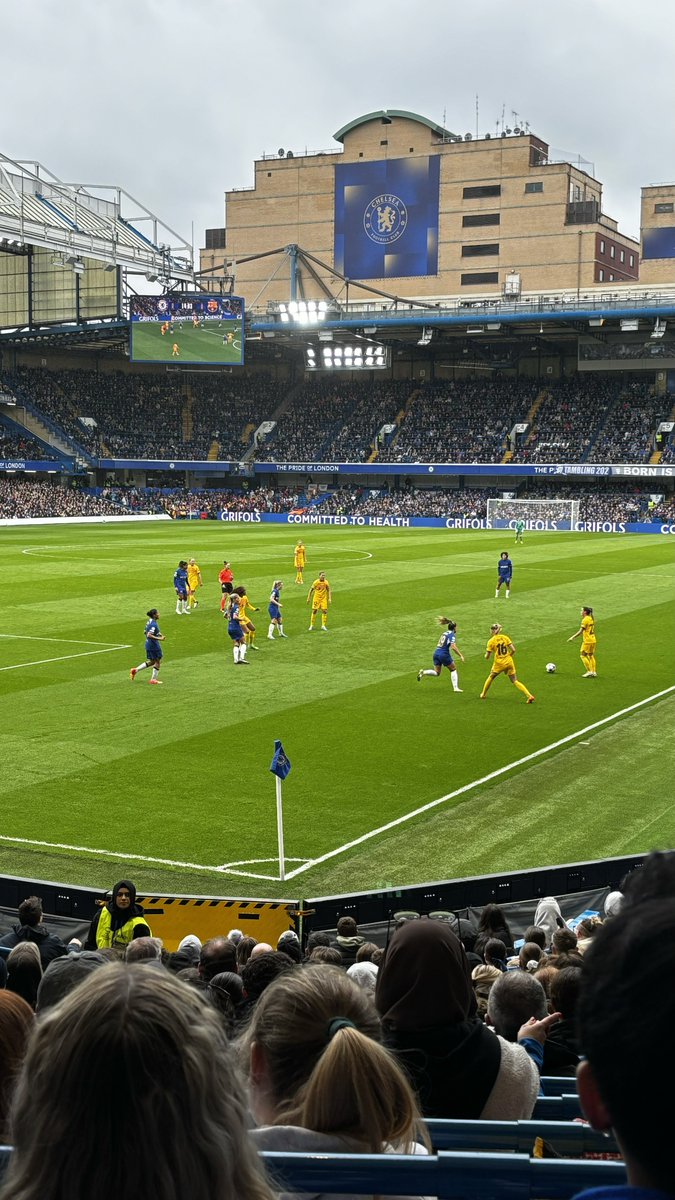 Disappointing first half but positive signs toward the end. All to play for in the second half. Its a close one 💙 #CHEBAR #UWCL