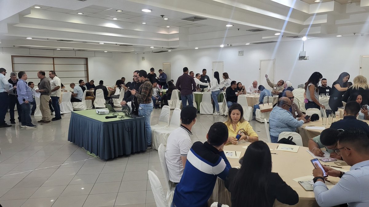 ADOrganizacion_'s tweet image. #27Abril | Taller de formación comunicacional de @ADemocratica, con representantes de todos los Estados del país. #ADConecta