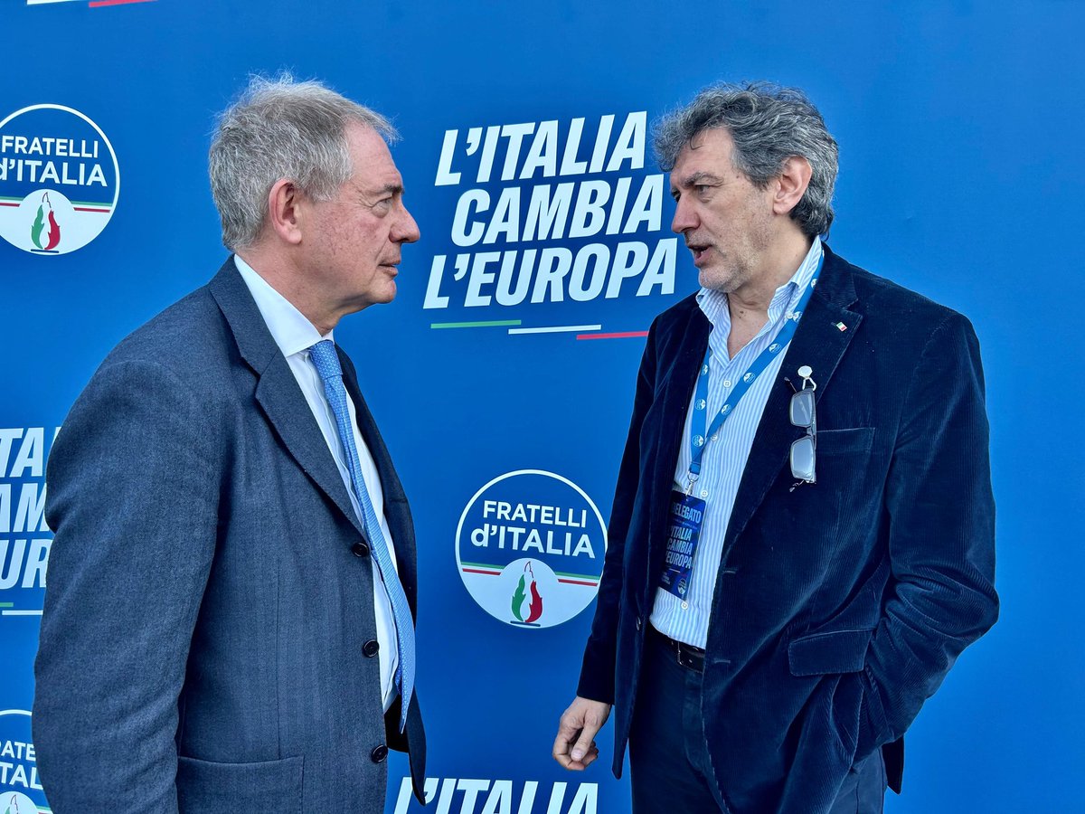 La conferenza programmatica di @FratellidItalia  è stata l'occasione per un confronto con il Ministro @adolfo_urso considerando che l'Abruzzo è attualmente la prima regione italiana per produzione di veicoli, grazie al dinamismo del polo europeo situato nell'area di Atessa.