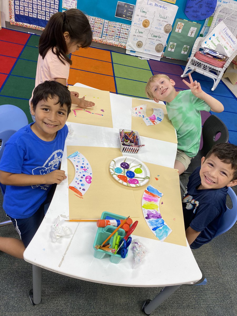 Friday was F for Finger painting 🎨👩‍🎨 🤍#ABCcountdown #KínderEsMaravilloso