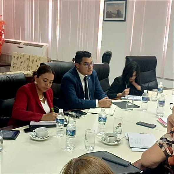 Reunión con la Viceministra de Educación Cira Piñeiro Alonso. Gracias a la colaboración de Cuba con el Ministerio de Educación de Honduras @EducacionHn @SpondaDaniel en el Gobierno de la Presidenta @XiomaraCastroZ Honduras se declarará un país libre de Analfabetismo. @CubaMined