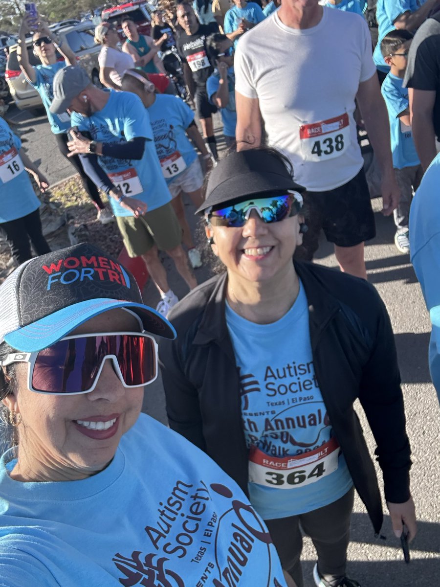 mantuna08's tweet photo. Let’s run for Autism… 
Family, friends and my student 🥰@TierraDelSol_ES https://t.co/OeM5dzzaWt