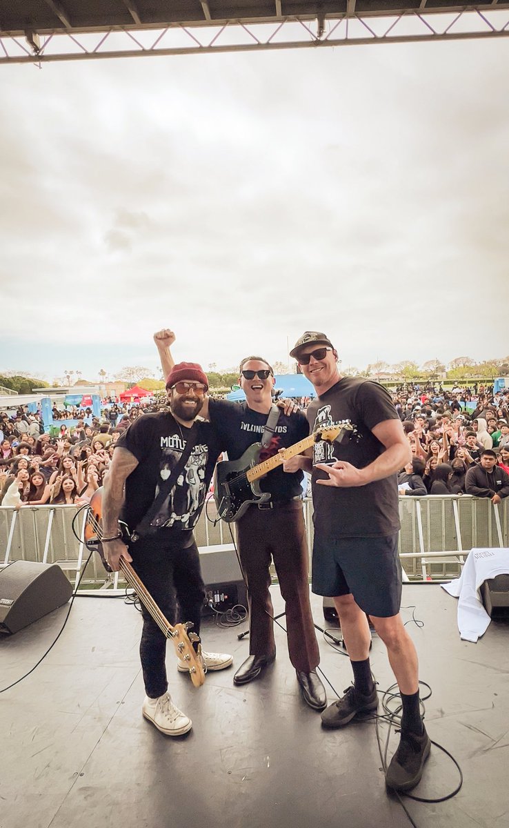 The_Eiffels's tweet image. THE EIFFELS  | @HOLLISTERCO FEEL GOOD TOUR 🚐

#Hollister #CocaCola #SourPunch #iHeartRadio #Real923 #1027KIISFM #TheEiffels