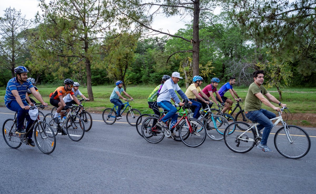 UNICEF_Pakistan's tweet photo. To celebrate #WorldImmunizationWeek, @DhoIslamabad, @UNICEF & @EPIPakistan organized the #RideAndRun event at F-9 Park, Islamabad. The event featured participants riding bicycles & running throughout the park.🏃🚴
#VaccinesForPakistan #HumanlyPossible
@AbdullahAFadil @ZaeemZia https://t.co/R86NtSRYzB