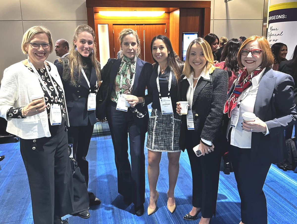 Getting excited for the lung cancer session at #AATS2024 and plotting future endeavors. So great to catch up at @AATSHQ with @WomenInThoracic from around the world. @IsaOpitz @pompili_cecilia