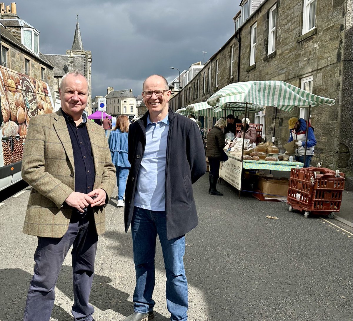 After a morning canvassing in Kinross, myself and ⁦@PeteWishart⁩ had a visit to Kinross Farmers Market, speaking to stallholders and customers. I always get a buzz after more than 25 years ago when I founded Perth market, to see them still thriving to this day. Love it