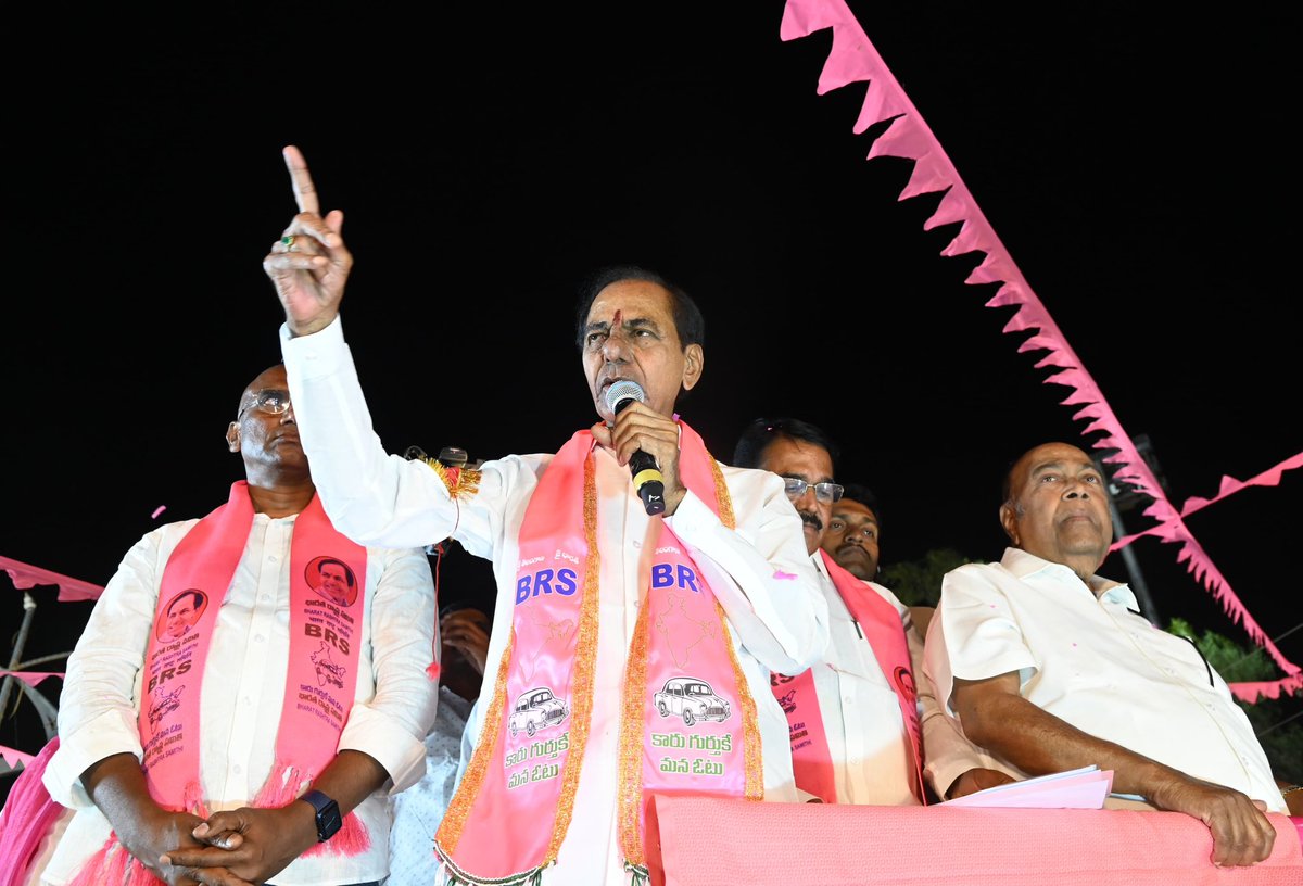 RSPraveenSwaero's tweet photo. అశేష జనవాహిని సాక్షిగా నాగర్ కర్నూల్ లో నన్ను ఆశీర్వదించిన తెలంగాణ తొలి ముఖ్యమంత్రి, @BRSparty అధినేత శ్రీ కేసీఆర్ గారికి హృదయపూర్వక ధన్యవాదాలు. నన్ను దీవించడానికి తరలి వచ్చిన వేలాది మంది ప్రజలకు, బీఆరెస్ శ్రేణులకు పాదాభివందనాలు. మీ రుణం తీర్చుకోవడానికి దొరికిన ప్రతి అవకాశాన్ని వినియోగించుకుంటానని ప్రమాణం చేస్తున్నాను.🙏

Enjoy the exciting visuals of today’s roadshow of Sri KCR ji in #NagarKurnool Parliamentary constituency. Some visuals do not need description. They just have to be experienced. And they are not only part of the history, but also change the destiny of people. These was some of those such transformative visuals. Thanks a million, KCR sir. We will win NagarKurnool at any cost.✊

आज नागरकुरनूल शहर में केसीआर जी का शानदार  और इतिहासिक रोड शो। 
@KTRBRS 
#KCRPoruBaata 
#RSP4NagarKurnool