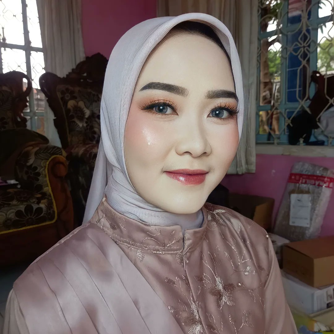Deliaaaaa10's tweet photo. Yang lagi cari makeup buat wisuda, lamaran, prewedding, bridesmaid bolehh dm yaa guys
Harga utk makeup mulai dari 150k an aja , include hijab do
Ig : adelmakeupgallery 
Lokasi indramayu 🥰 https://t.co/dWMAOewA8v