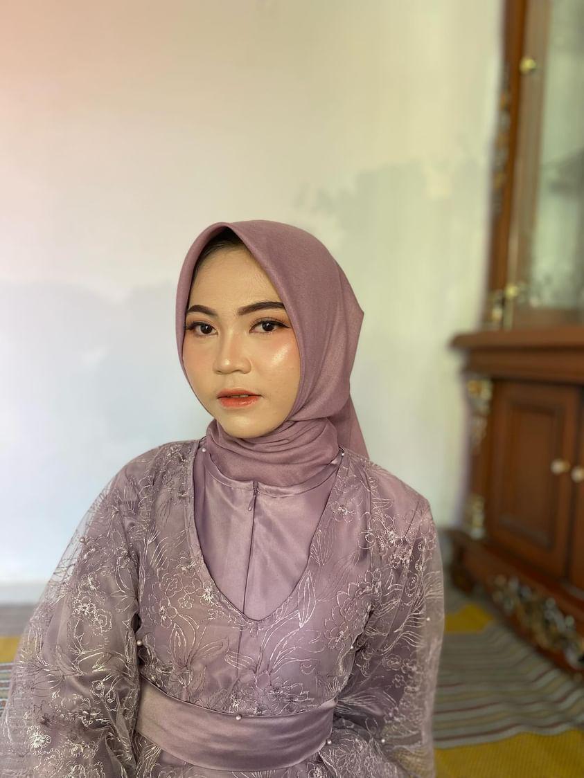 Deliaaaaa10's tweet photo. Yang lagi cari makeup buat wisuda, lamaran, prewedding, bridesmaid bolehh dm yaa guys
Harga utk makeup mulai dari 150k an aja , include hijab do
Ig : adelmakeupgallery 
Lokasi indramayu 🥰 https://t.co/dWMAOewA8v