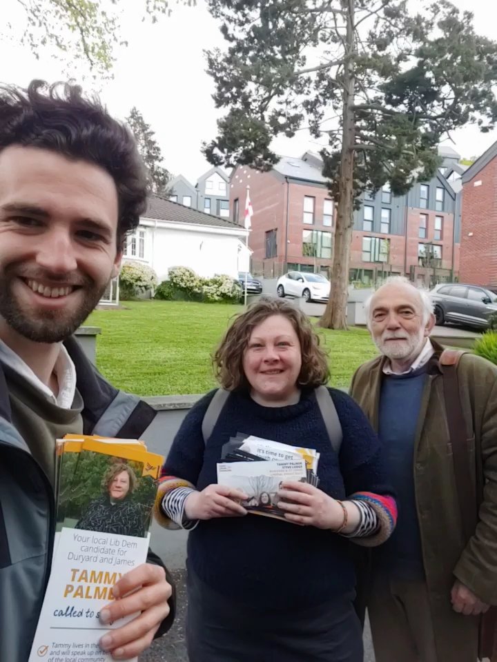 Great door-knocking sessions today in St Thomas and Duryard, #Exeter Potholes, recycling, and street cleansing were just some of the issues raised 📣 Plus I recruited a new deliverer in a social housing block we're not normally able to access! 😃