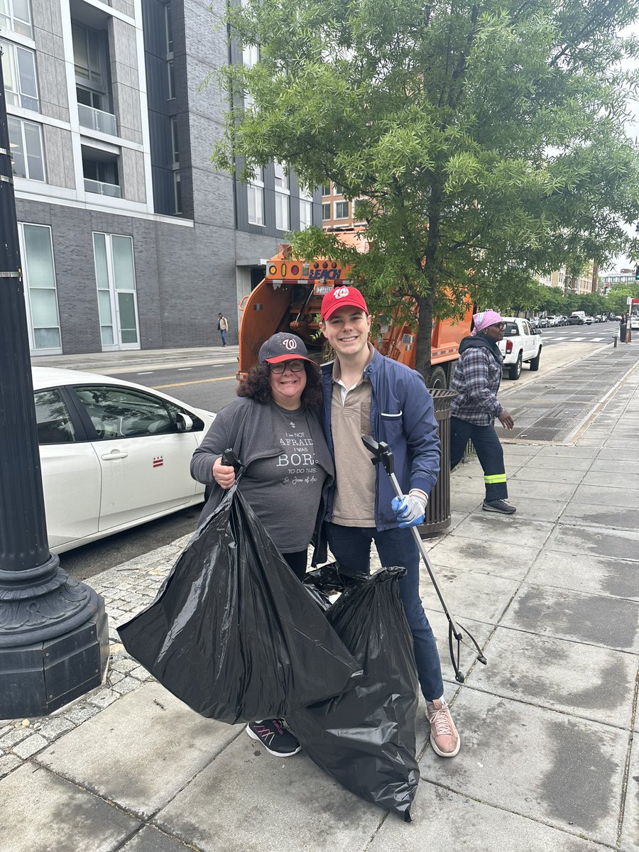 Thank you @CleanCityDC for organizing the Ward 2 Community Clean Up! We appreciate it! 🗑️👍