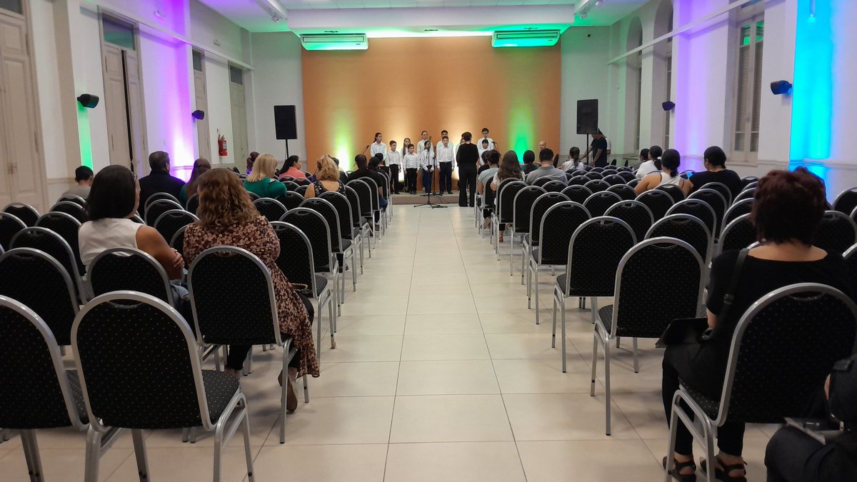 coro_chaco's tweet photo. Muy agradecidos por la invitación, pasamos un hermoso momento en el Centro Cultural y Religioso Tupasy en la ciudad de Corrientes.  
#NiñosYNiñasCantores
#InstitutoDeCultura https://t.co/AYgduyWHSu