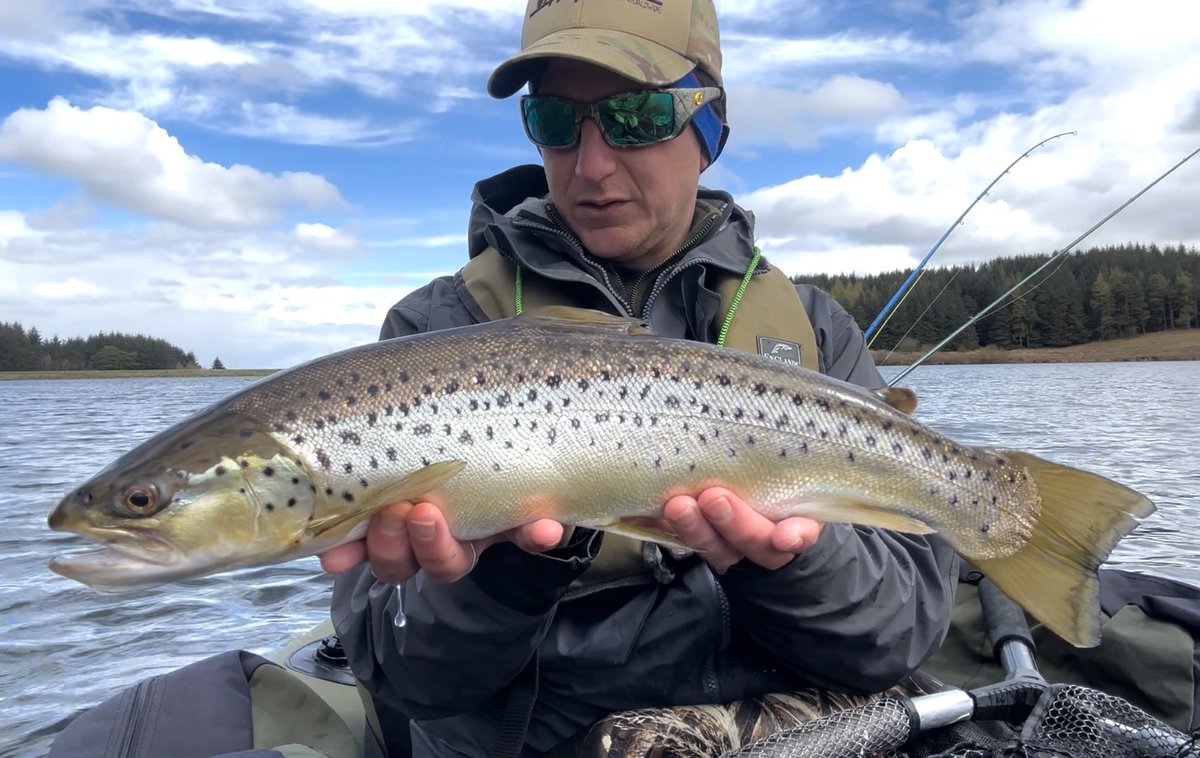 KingfisherGuide's tweet photo. Brown Trout are on fire at the moment. I’ve always loved float tubing I’m not sure why more people don’t do it? It’s definitely a good workout! #browntrout #trout #troutfishing #fishing #fishinglife #floattube #floattubefishing #bellyboat #bellyboatfishing #angling #anglinguk https://t.co/84lycetbaT