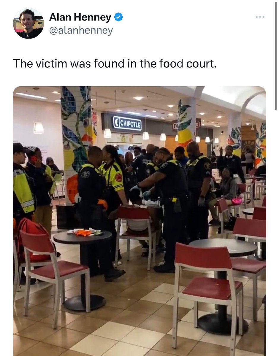 recallallen's tweet photo. A kid was stabbed in the food court, yet 3 hours later, Charles Allen’s biggest concern is bagels. Seriously?? Can’t grab a bagel with crime tape everywhere. #ToneDeaf much? 🤯
#ForASaferDC https://t.co/KYeJ3x9x1m https://t.co/mKneTO4dNT