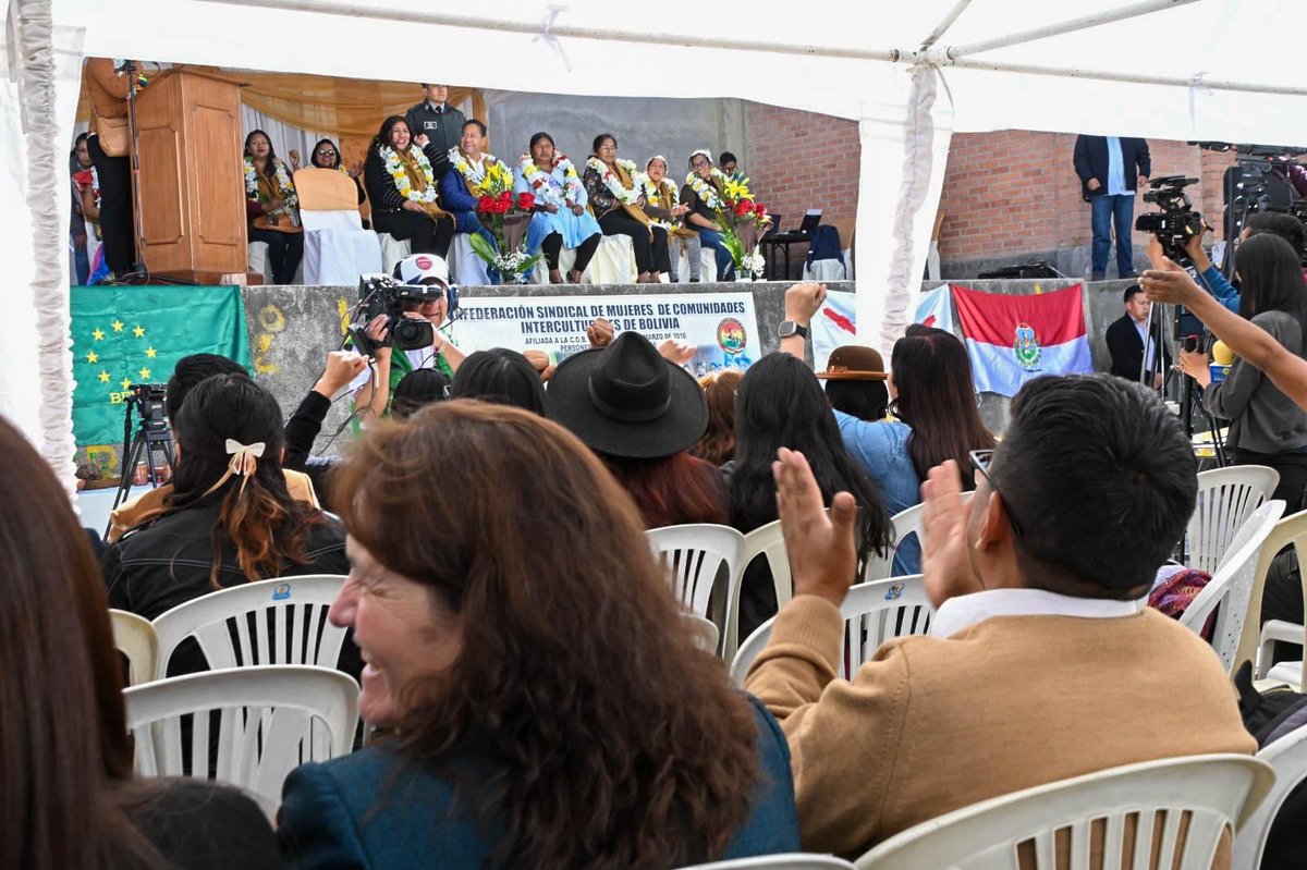 En su 14 aniversario rendimos un justo homenaje a la valerosa Confederación Sindical de Mujeres de Comunidades Interculturales de Bolivia. Reconocemos ese triple trabajo que cumplen nuestras hermanas interculturales, en lo productivo, como pilar del hogar y en la lucha social…