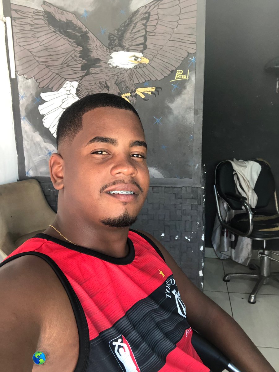 Pessoas humildes e vencedoras agem como as águias... Antes de grandes voos elas abaixam a cabeça.🦅📏