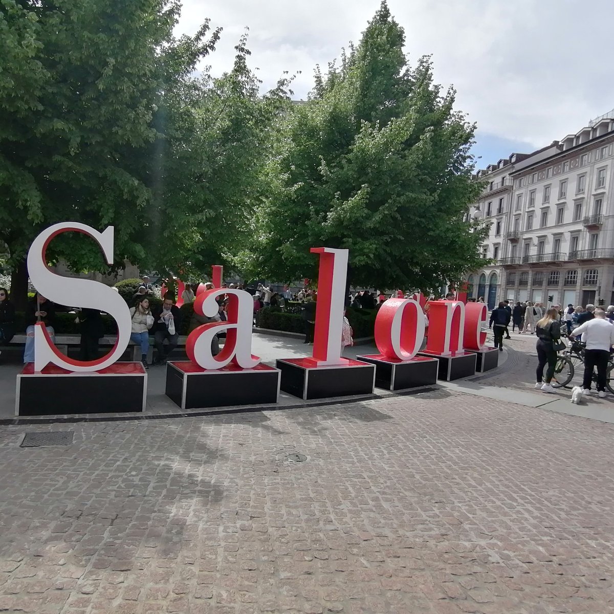 IL FUORISALONE 2024 di Milano. 
Domenica 21 aprile 2024
Piazza della Scala Milano