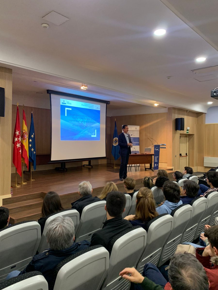 Hoy he podido dirigirme a los futuros estudiantes de nuestra Escuela. Quiero agradecer al PAS, a los profesores y sobre todo a los voluntarios y voluntarias de las Asociaciones y de Delegación de Alumnos que han hecho posible esta Jornada de Puertas Abiertas.