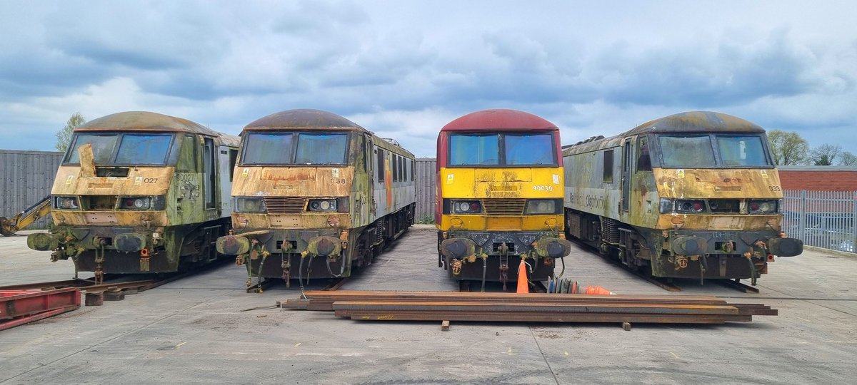 Ex DB 90s @ Middlewich 90027 90033 90035 90038 27th April 2024 👍 @freightmaster #class90 #skoda