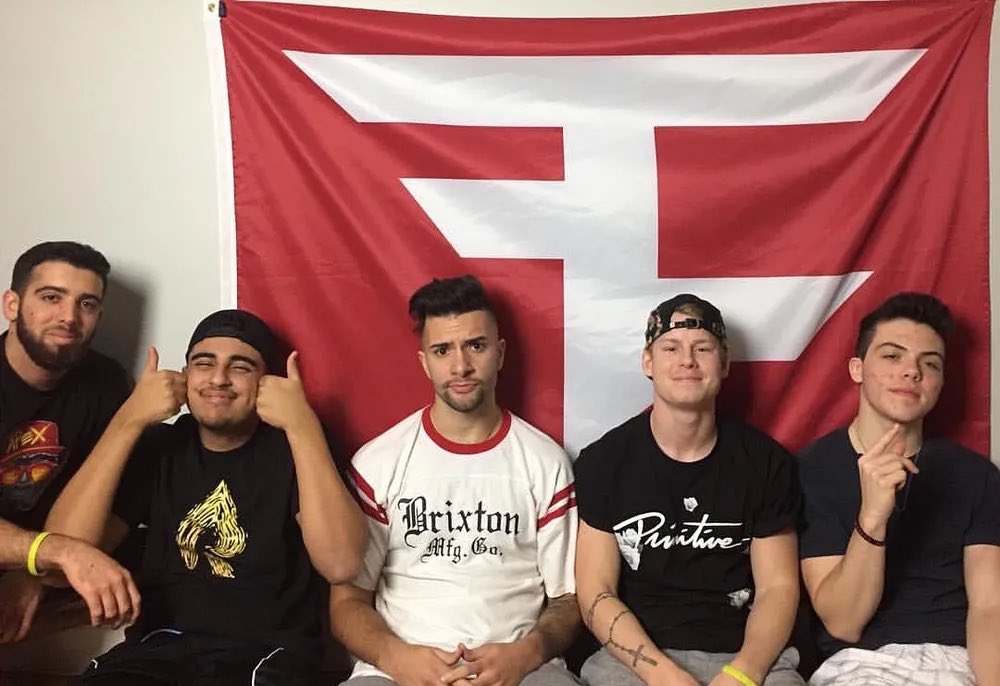 DramaAlert's tweet image. 🚨BREAKING: FaZe Clan announces the remaining roster:

Adapt
Apex
Banks
Jev
Kaysan
Nickmercs 
Replays
Ronaldo
Rug
Scope
Swagg
Temperrr
YourRage
Zooma