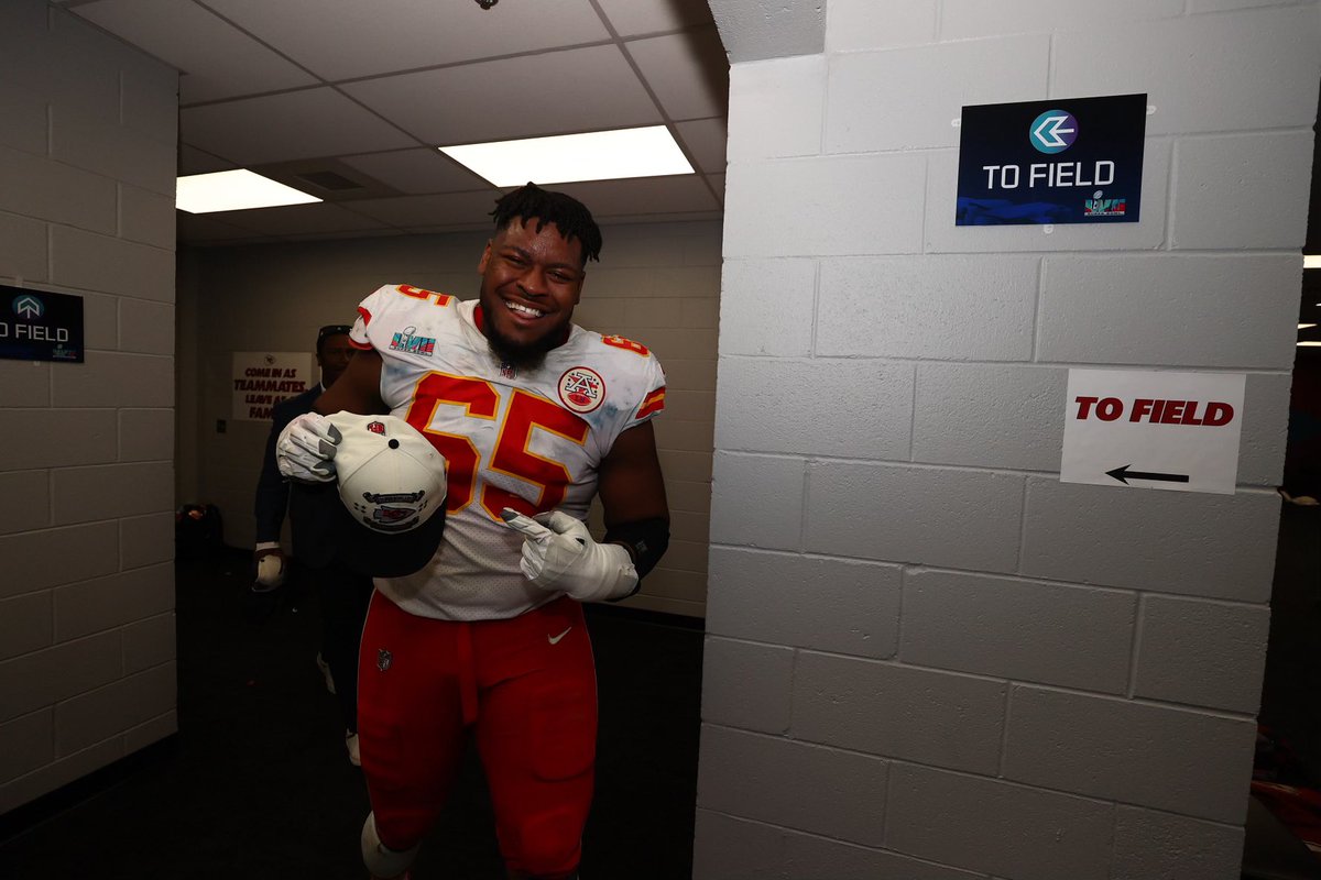 treysmith's tweet photo. To my Day 3 guys, don't worry about the timing and circumstance. All you need is one opportunity! Take nothing for granted and it will all work out in the end. #nfldraft2024
#pick226 #Superbowlchamp https://t.co/22nJ22aE5p