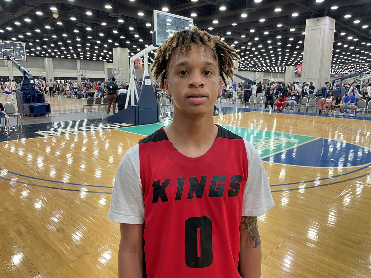 2025 PG Darrell Stewart had a nice showing for @crimson_kings1 Platinum this afternoon. The slippery floor general is terrific at breaking down the defense and creating plays for his team #GrassrootsShowcase