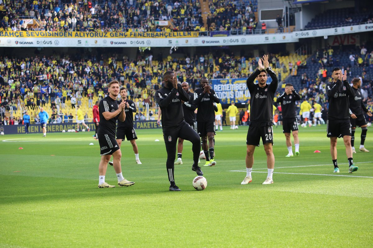 DERBİDE SAHADA OLMAYACAKSANIZ NEDEN PARA ALIYORSUNUZ TARAFTARI ÜZÜYORSUNUZ YAZIKLAR OLSUN BU SENE KAZANDIĞINIZ DERBİ YOK HEPSİNDE YENİLDİK YAZIKLAR OLSUN SENEYE ÇOĞU GİTSİN #FBvBJK