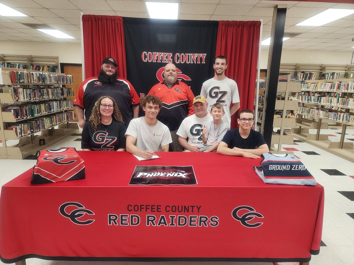 Congrats to Seth Lindsay for signing to wrestle @CumberlandU. Seth becomes the 4th @CCCHSRaiders athlete to sign with Cumberland in the last 3 weeks. #redraidernation