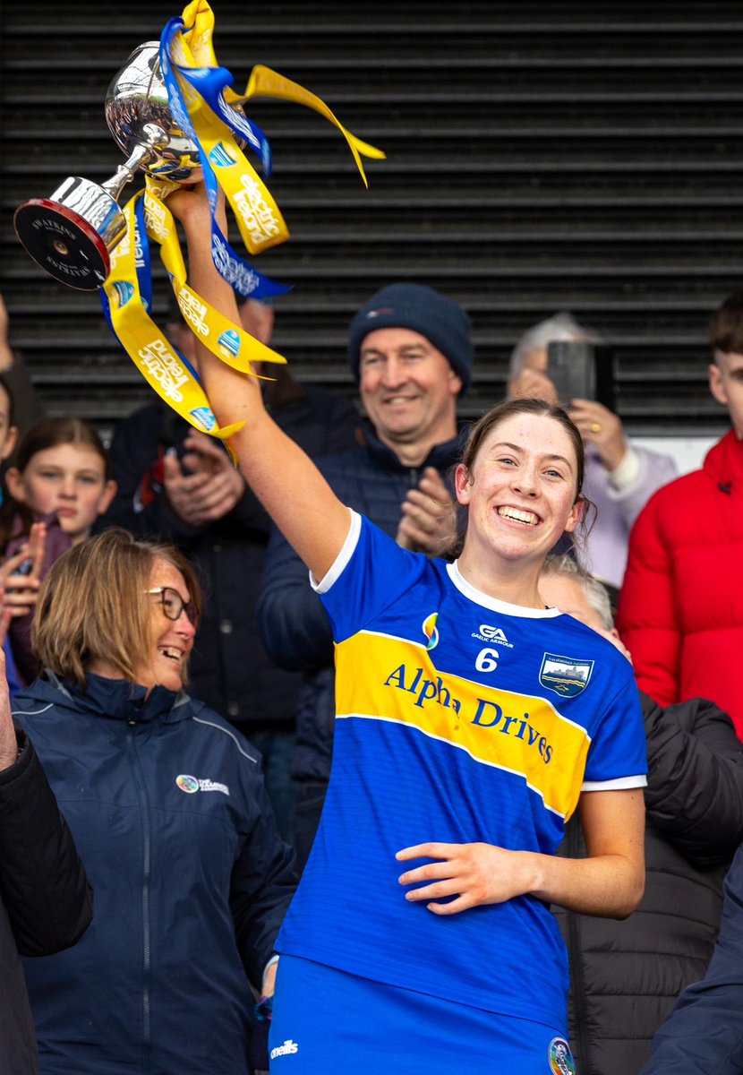 Winning Captain and Player of the Match <a href="/MoycarkeyBorris/">Moycarkey Borris GAA / Magh Coirce Buirgheas CLG</a> Sarah Corcoran 🔵🟡

📸 @MartysPhotos91